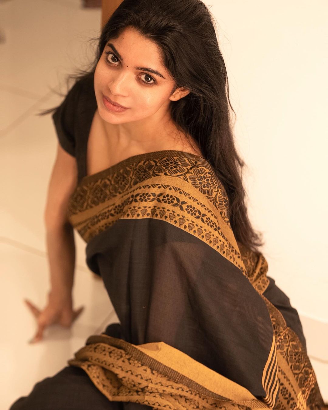 TeluguISM - Divya Bharathi 